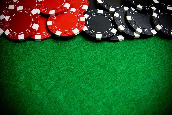 liga 5000 mobile app interface showing live dealer tables and sports markets